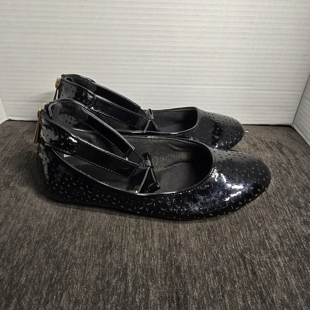 Michael Kors Kenya Garcia Black Patent Perforated Bow Flats Kids Size 5 MK100477